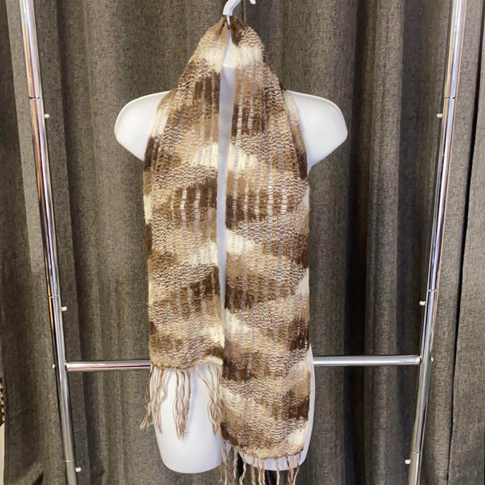 Alpaca Genuino Peruvian scarf. Brown and white